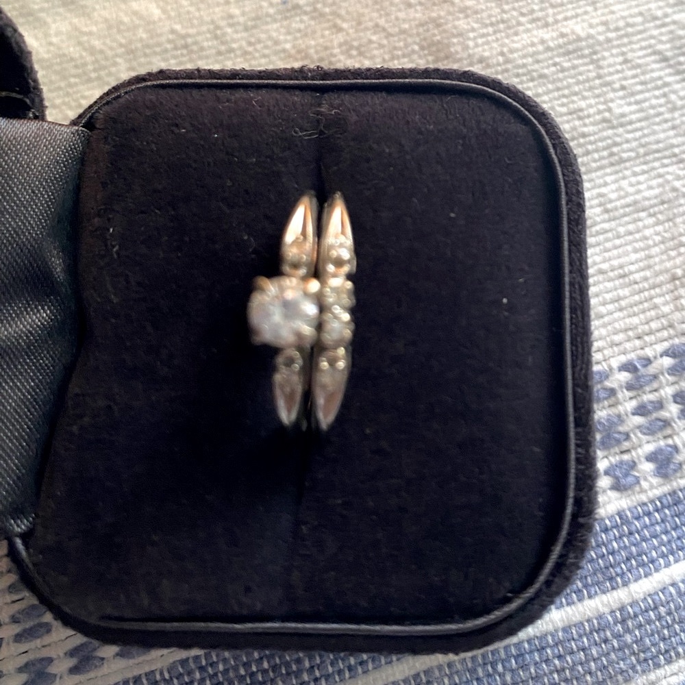 REAL Diamonds Engagement Ring - Picture 4 of 6
